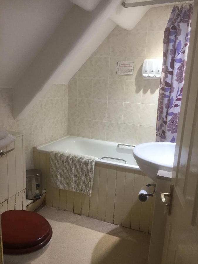 The Bear Hotel Chippenham  Extérieur photo