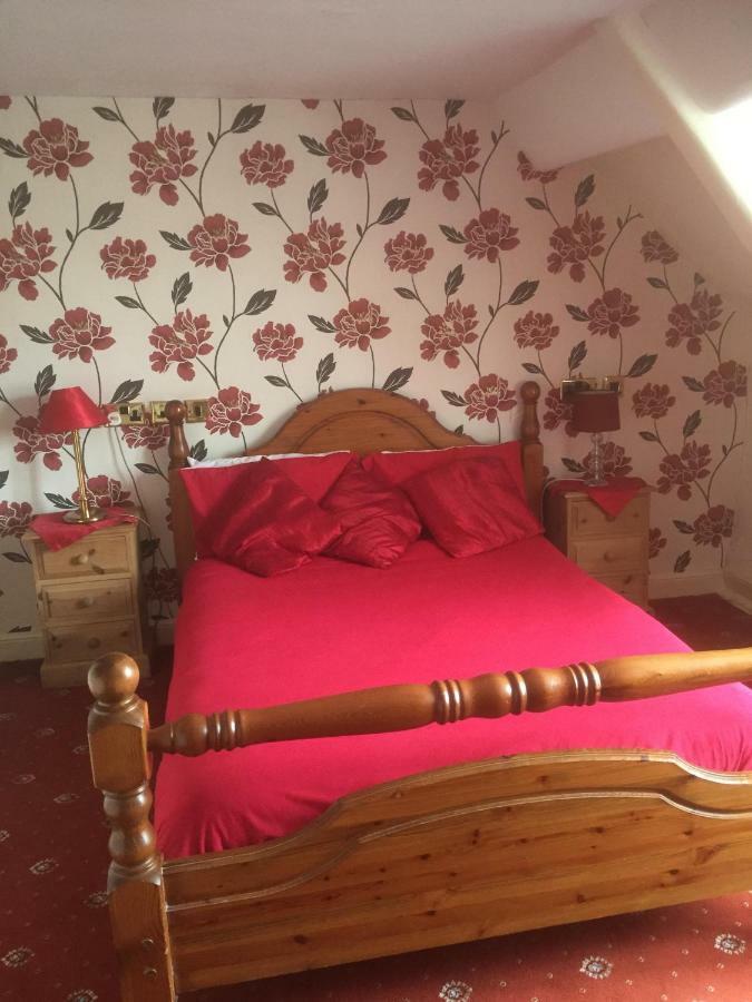 The Bear Hotel Chippenham  Extérieur photo